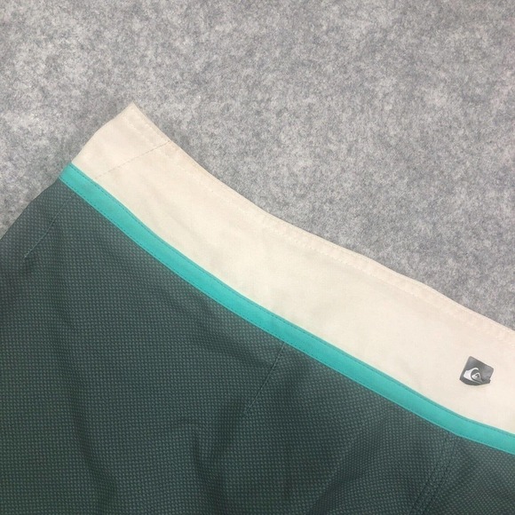 Quiksilver Boardshorts Swimshorts Mens Size 34 Casual Skater Beach Surf - Picture 10 of 10